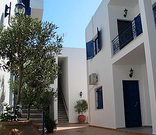 crownview_suites_marathonas_small_2
