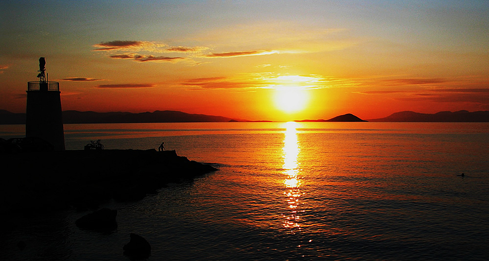 aegina_light_house_2