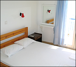 Galaris - cafe/ bar/ apartments Aghia Marina Beach - Aegina island