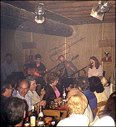 En Aegini - Aegina&acute;s live quality music scene