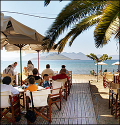 Marathonas Beach, Akrogialia caf&eacute;