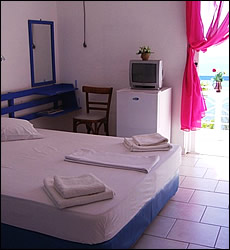 Kavos Bay Hotel - budget accommodation - Aghia Marina - Aegina island - Greece