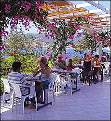 Kavos Bay Hotel - budget accommodation - Aghia Marina - Aegina island - Greece