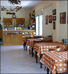 Kavos Bay Hotel - budget accommodation - Aghia Marina - Aegina island - Greece