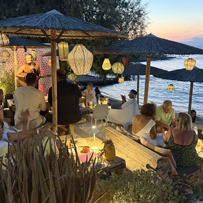 live-music-beachhouse-apartments